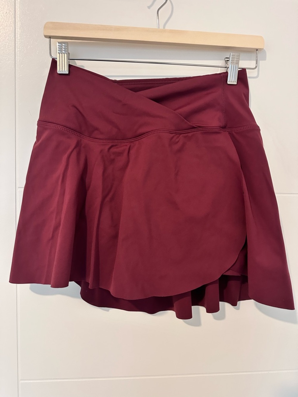Halara Cloudful Air Cordovan Hi-Low Mini Skort Size M
